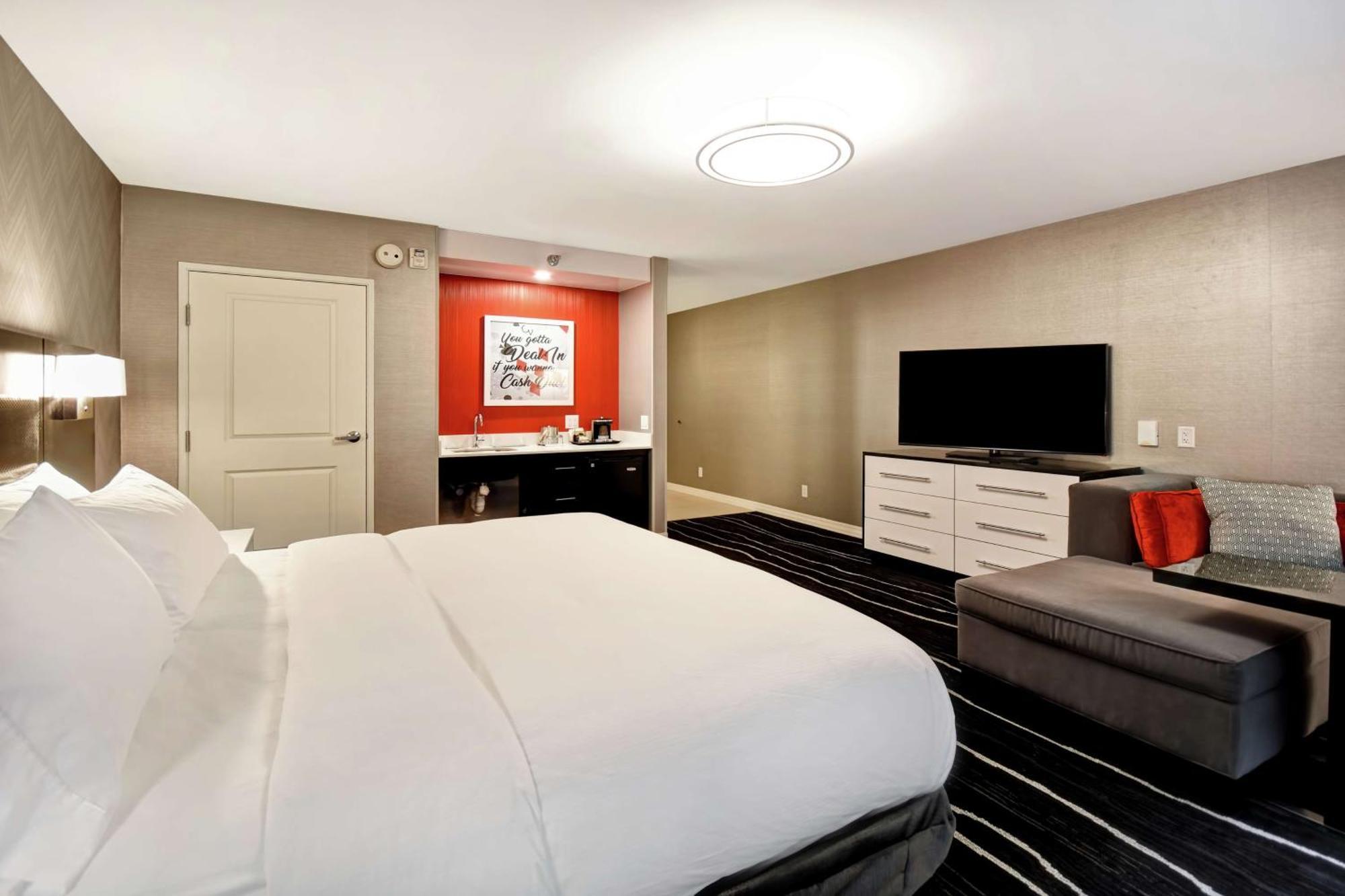 Doubletree By Hilton Deadwood At Cadillac Jack'S Exterior photo