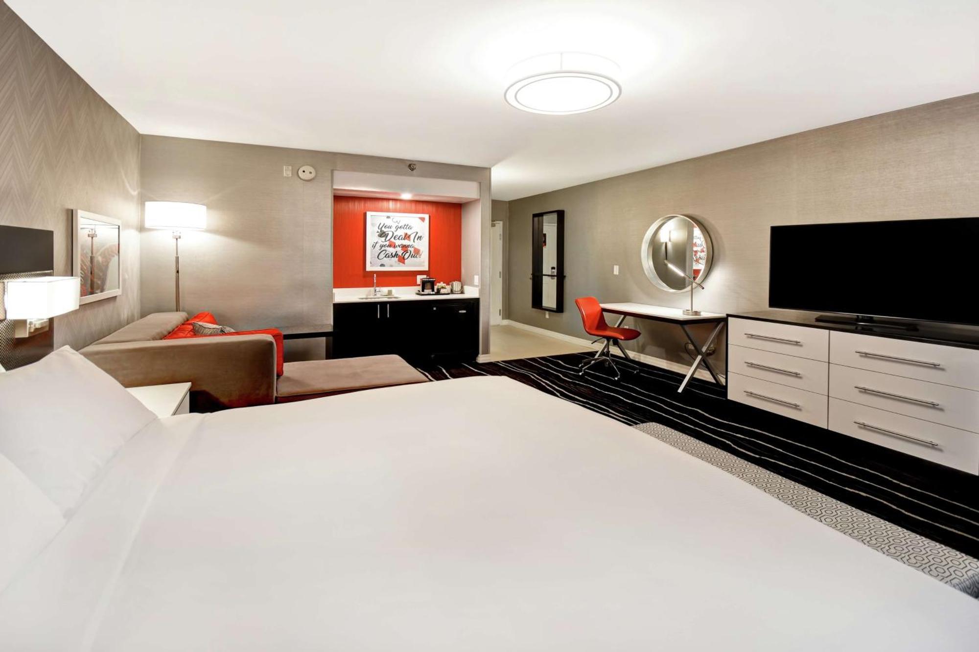 Doubletree By Hilton Deadwood At Cadillac Jack'S Exterior photo