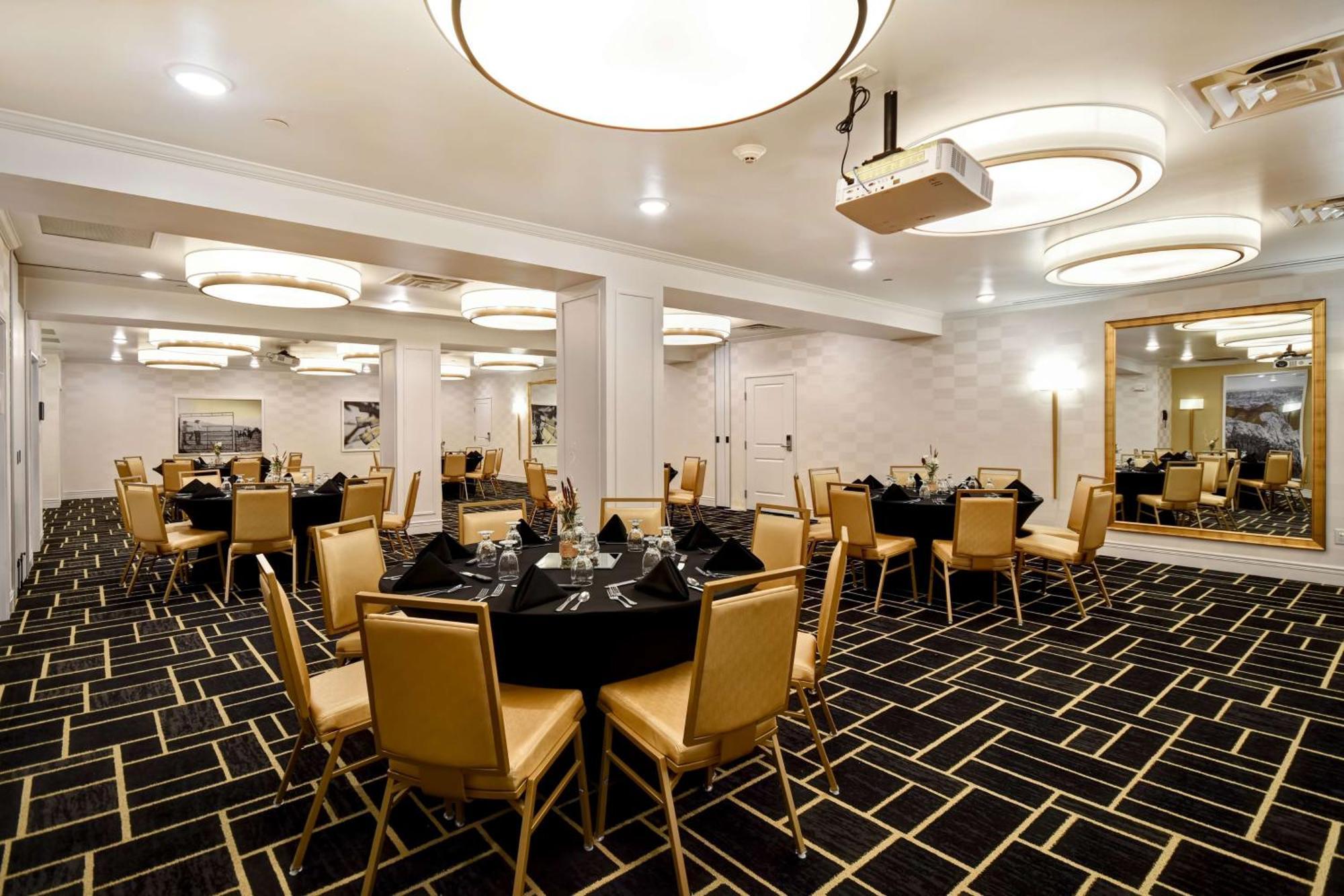 Doubletree By Hilton Deadwood At Cadillac Jack'S Exterior photo