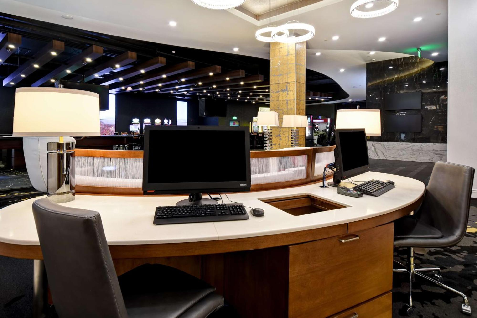 Doubletree By Hilton Deadwood At Cadillac Jack'S Exterior photo